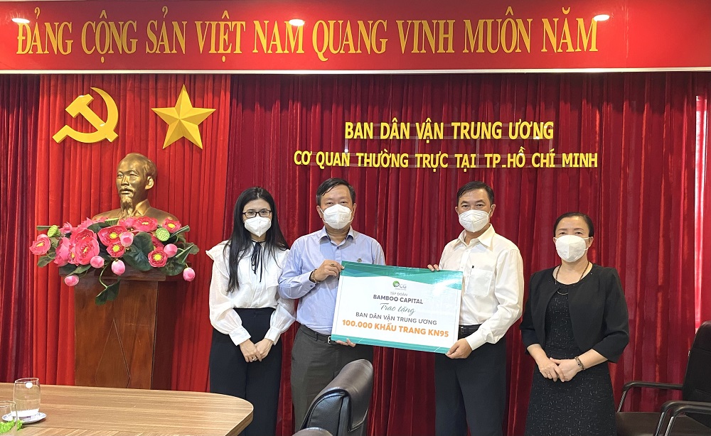 Tập đoàn Bamboo Capital tặng 100.000 khẩu trang N95 cho Ban Dân vận Trung ương