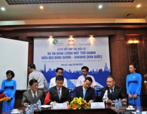 BCG Bang Duong joint operation signing investment cooperation agreement with Hanwha Group (Korea) in Long An